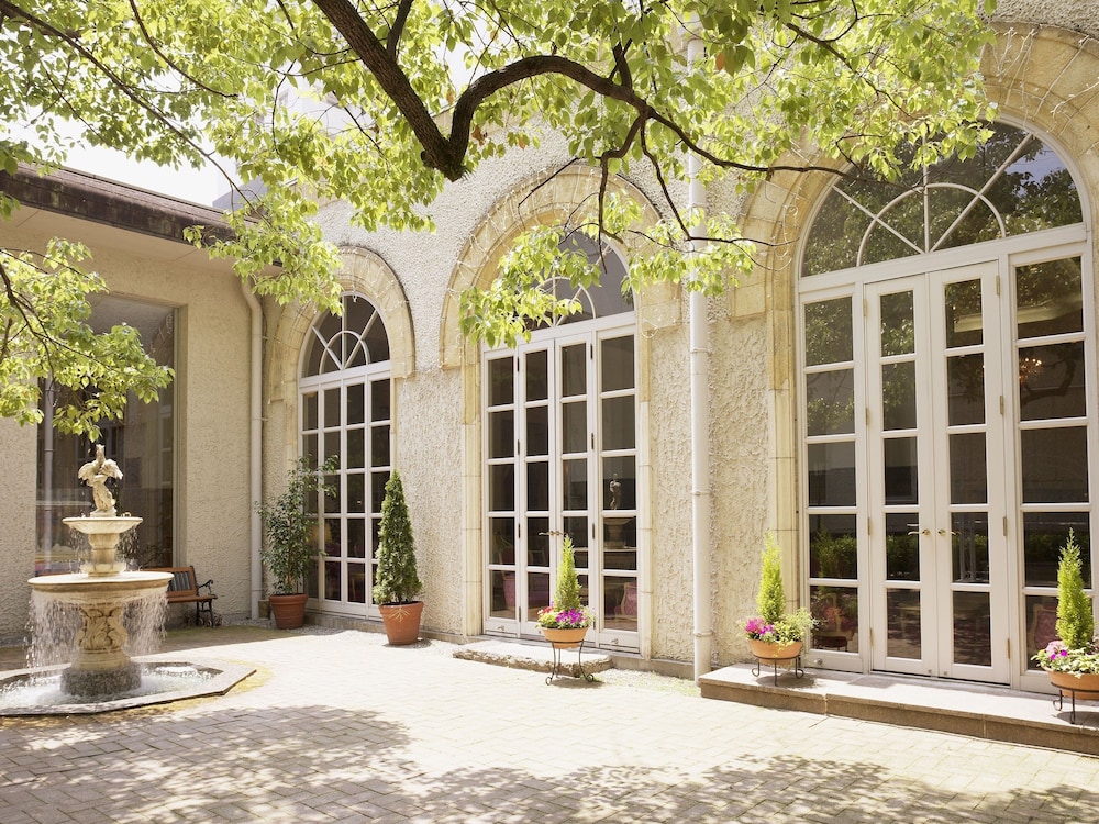 Takarazuka Hotel — hotel in Takarazuka