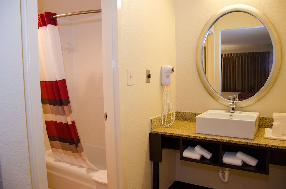 Red Roof Inn Williamsburg - photo 19
