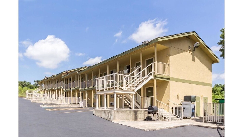 HillView Inn - photo 44