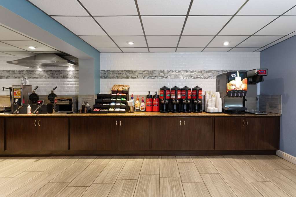 La Quinta Inn by Wyndham Cocoa Beach Port Canaveral - photo 38