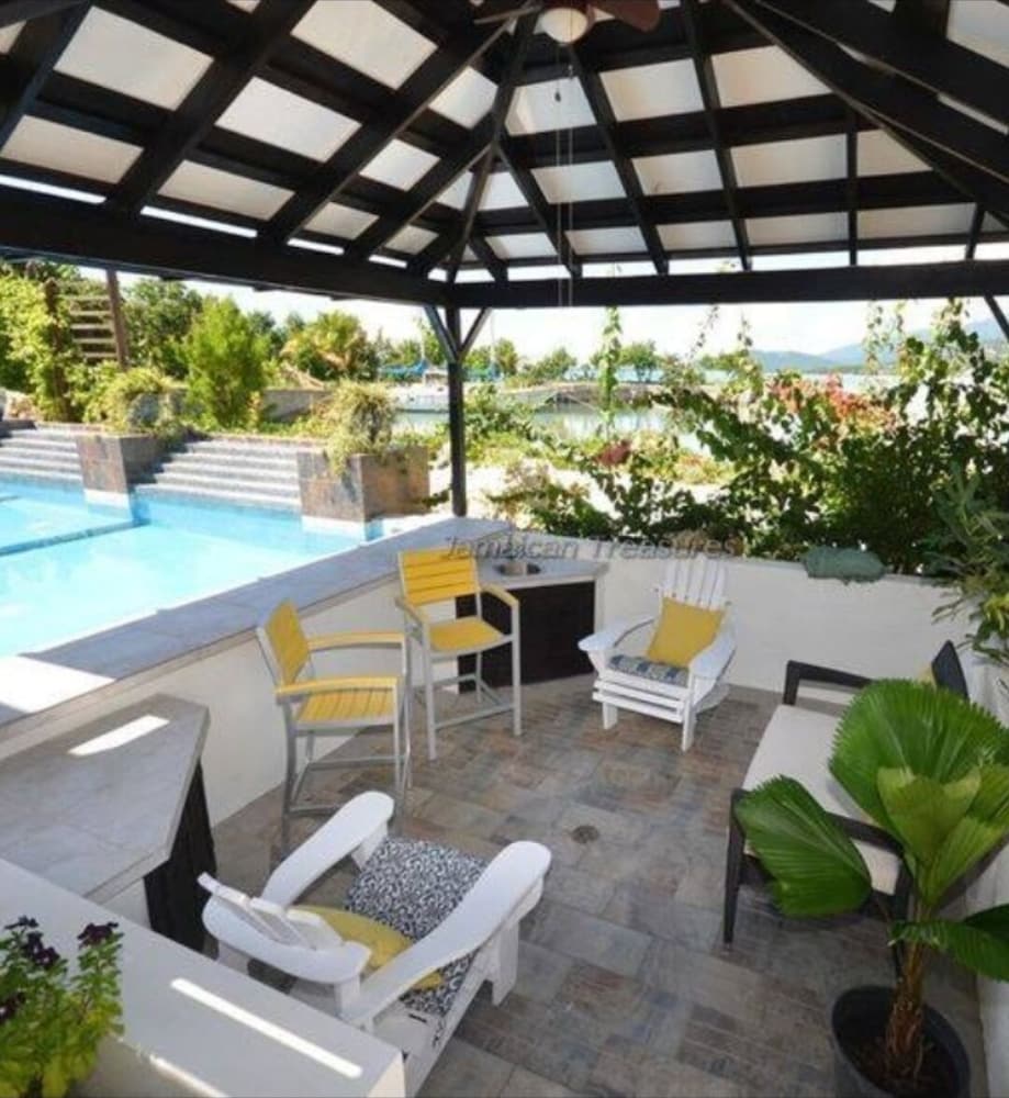 Rafjam West — hotel in Petersfield