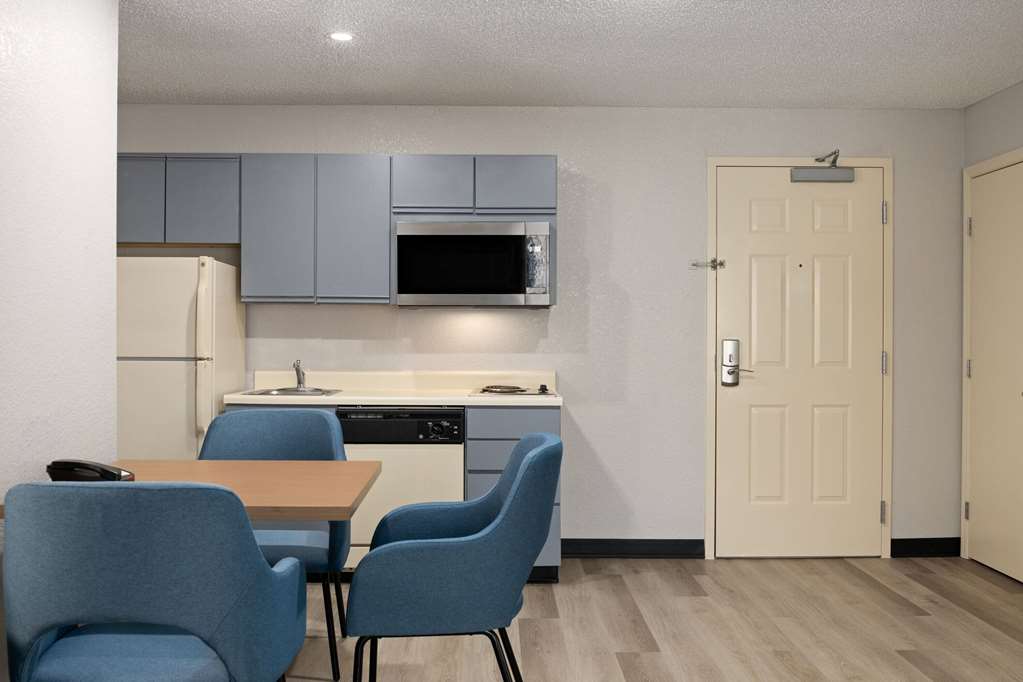 Days Inn & Suites by Wyndham Green Bay WI. - photo 28