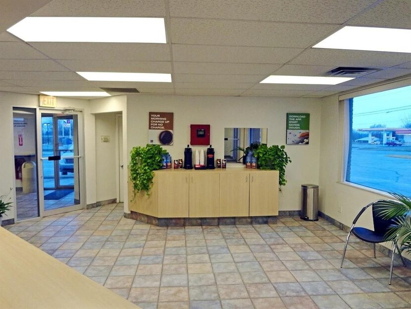 Days Inn by Wyndham Indianapolis South - photo 11