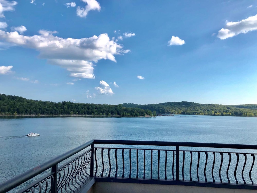 D'Monaco Luxury Resort - photo 57