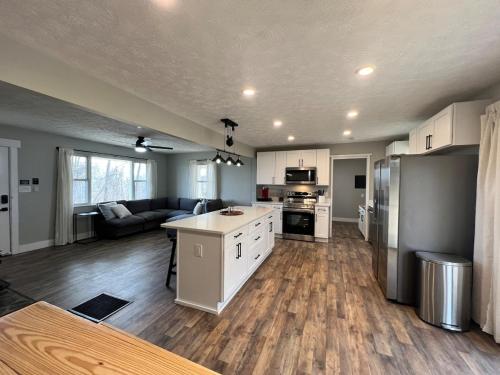 MidWay Mountain Views in Asheville, United States