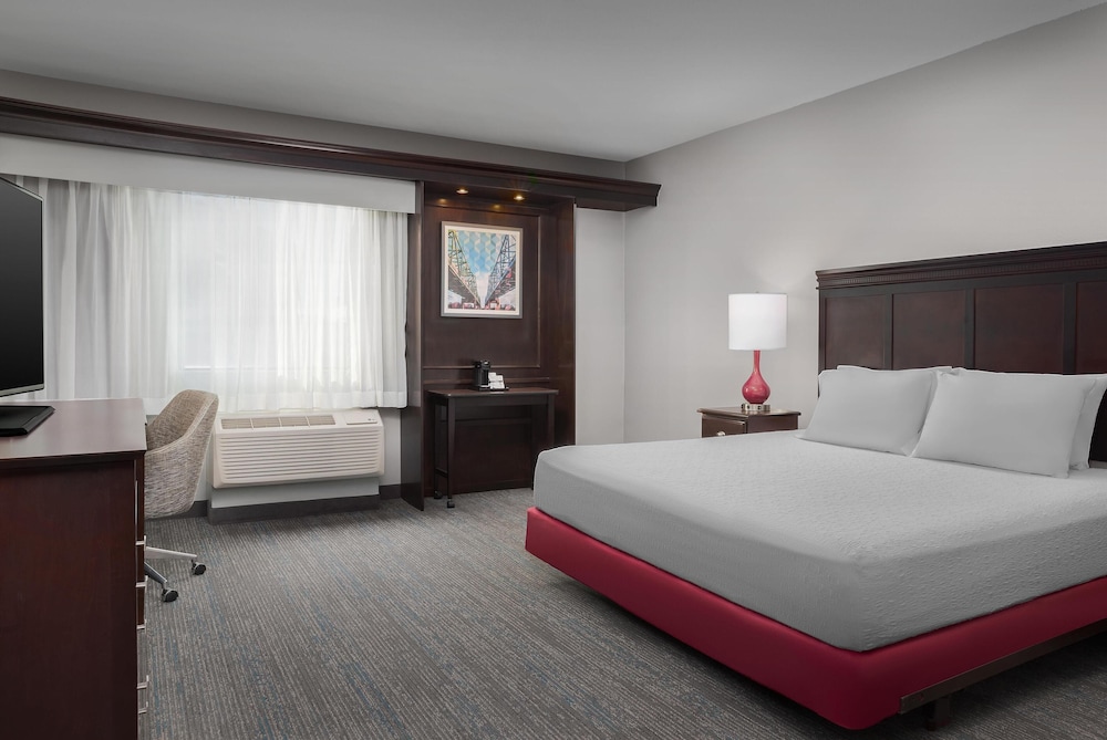 Hampton Inn & Suites Omaha Downtown - photo 18