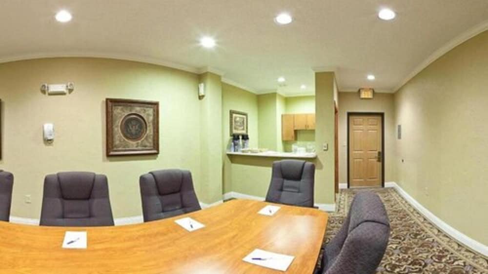 Holiday Inn Express & Suites Greenville by IHG - photo 40