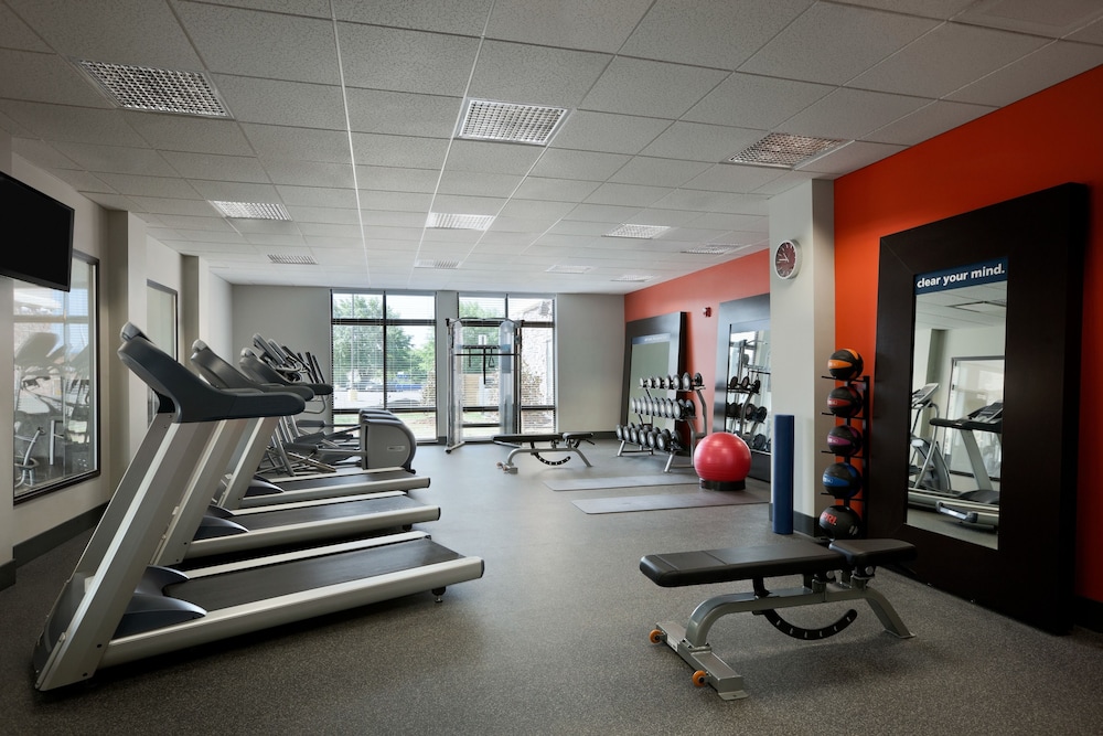 Hampton Inn & Suites Roanoke Airport - photo 34