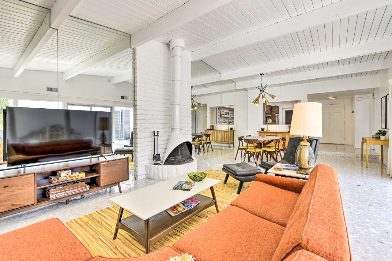 Furnished Patio And Pool Access Palm Springs Condo — 4-Star Luxury Hotel in Palm Springs, United States