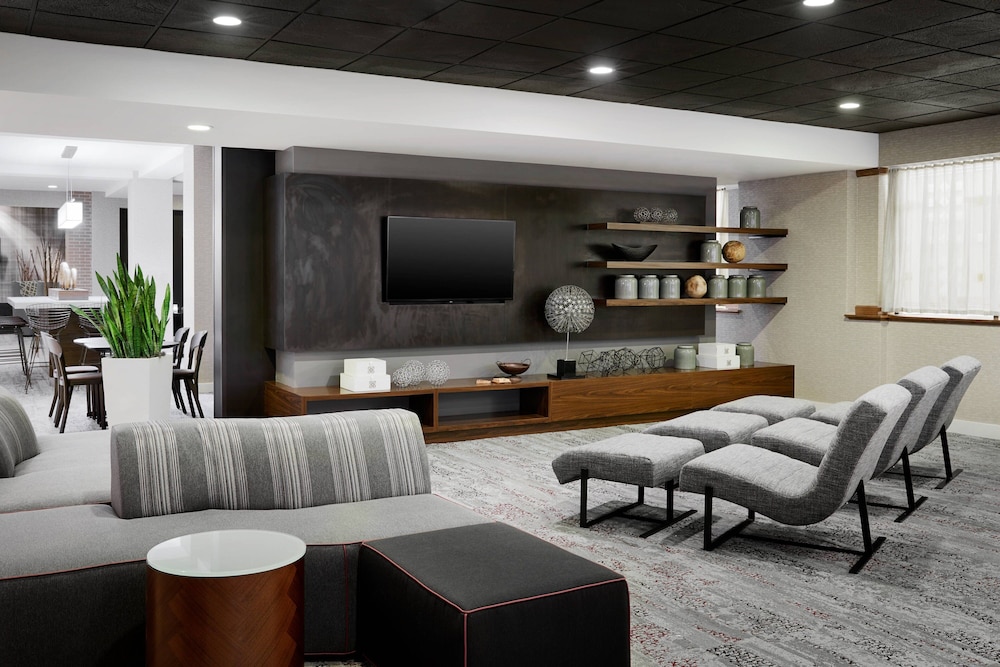 Courtyard by Marriott Milwaukee Downtown - photo 4