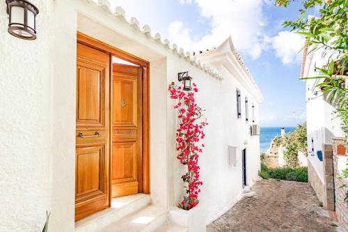 Koroneia Residence — 4-Star Luxury Hotel in Koroni, Greece