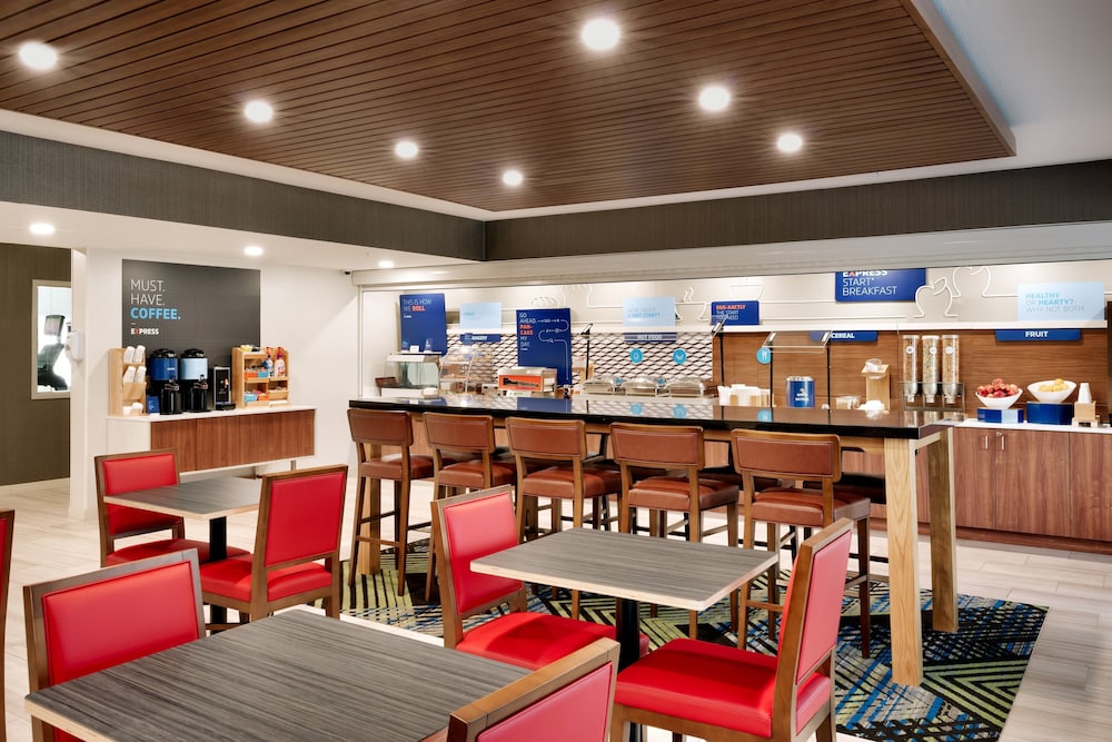 Holiday Inn Express Mitchell by IHG - photo 30