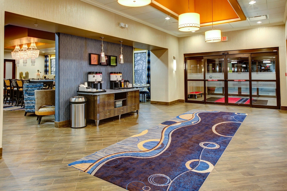 Hampton Inn & Suites Columbus - photo 6