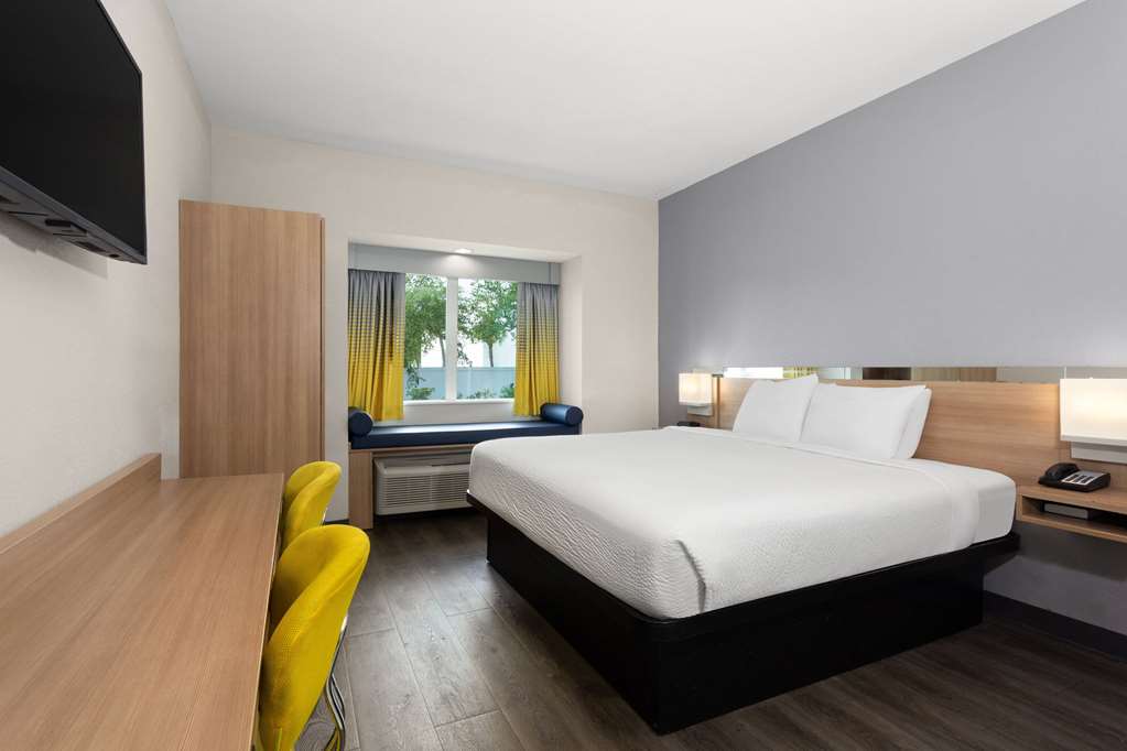 Microtel Inn & Suites by Wyndham Panama City - photo 36