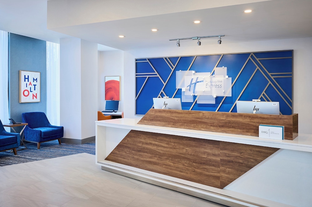 Holiday Inn Express Hamilton Upper James in Hamilton, Canada