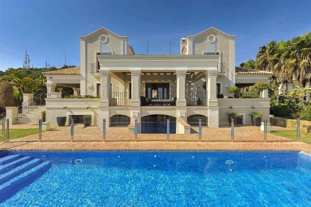 Villa Vista Maroc Marbella Canovas — 4-Star Luxury Hotel in Marbella, Spain