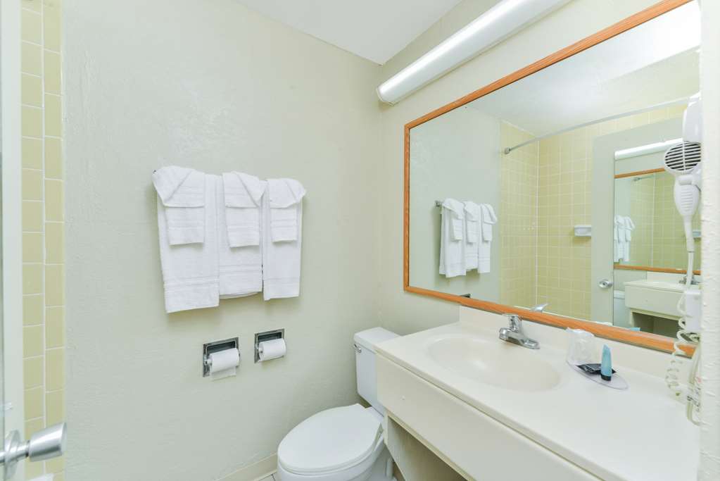 Americas Best Value Inn Sarasota Downtown - photo 24