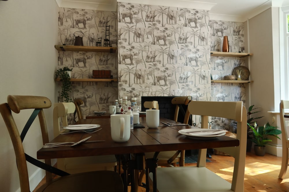 Avonlea Guest House — 4-Star Luxury Hotel in Banbury, United Kingdom