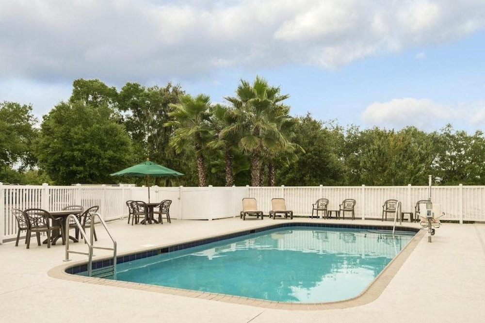 Seffner Inn and Suites - photo 38