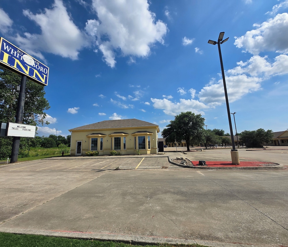 Whitesboro Inn & Suites - photo 17