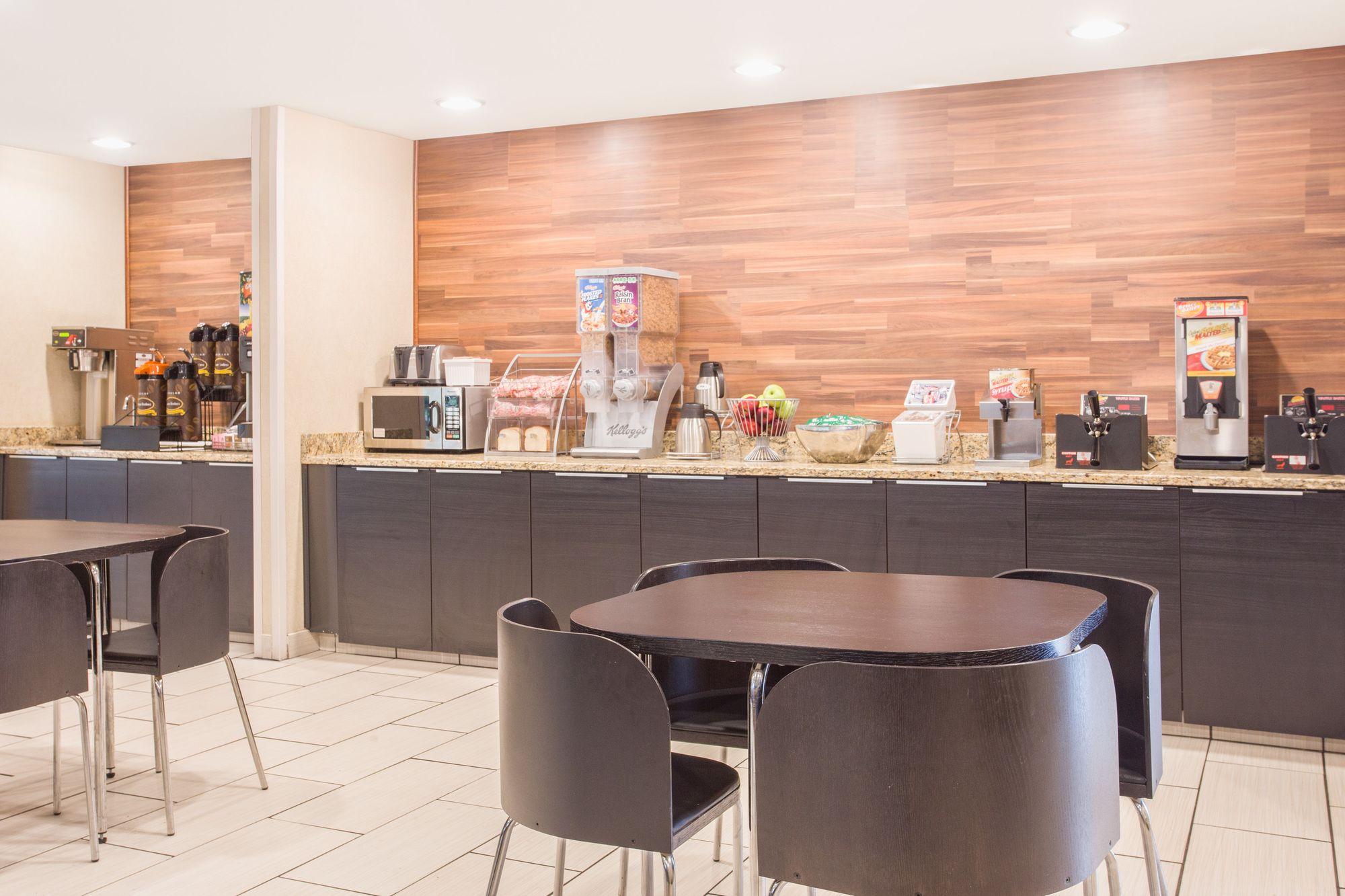 Super 8 by Wyndham Madison East - photo 3