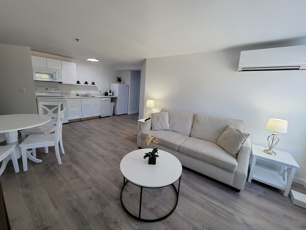 Grand Beach Inn - photo 4