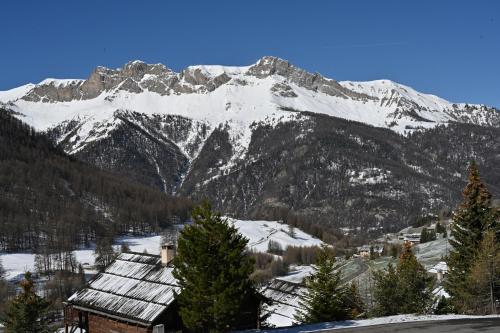 Les Airelles 33 Rue du Pas du Chai Molines En Queyras Classe 3 Etoiles - carbon neutral hotel in Unknown City