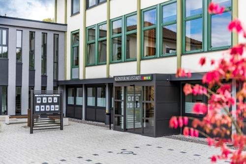 Kloster Neustadt - carbon neutral hotel in Neustadt