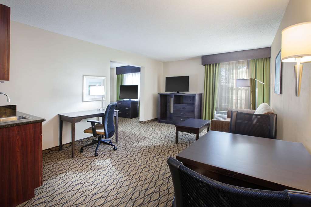 Wingate by Wyndham Roseville Detroit - photo 8