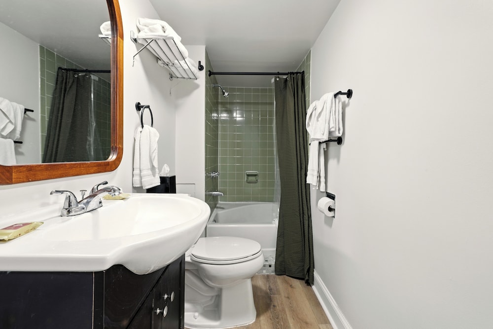 Hillside Motel LLC - photo 124