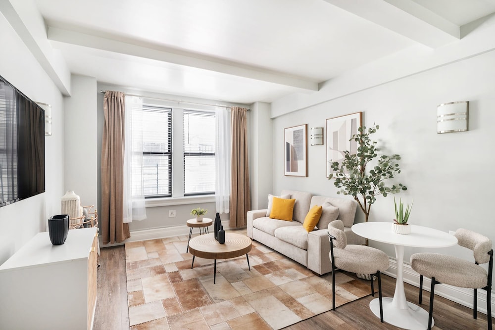 73 406 New 1Br 1Bth Uws Doorman Gym — 4-Star Luxury Hotel in New York City, United States
