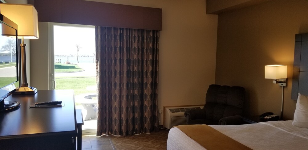 Cobblestone Inn and Suites Lake View - photo 10