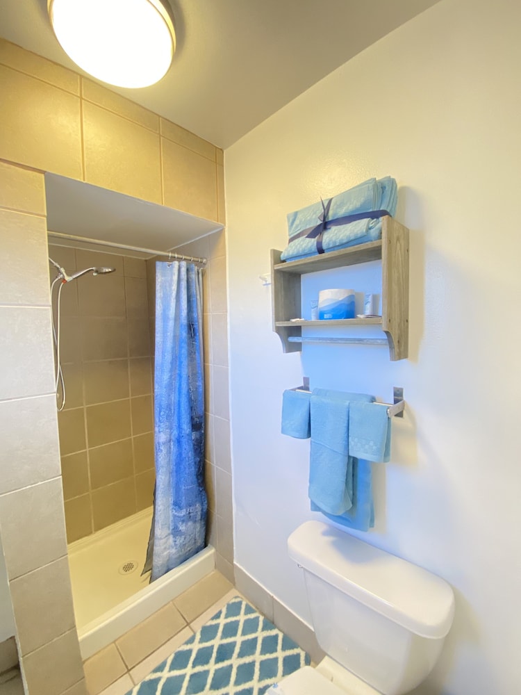 Bluebird Day Inn & Suites - photo 25