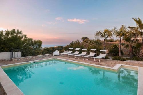 Villa con Piscina 150mt dal Mare 8 Posti OA — 4-Star Luxury Hotel in Alcamo, Italy