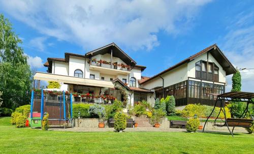 Casa Domneasca — 4-Star Luxury Hotel in Curtea De Arges, Romania