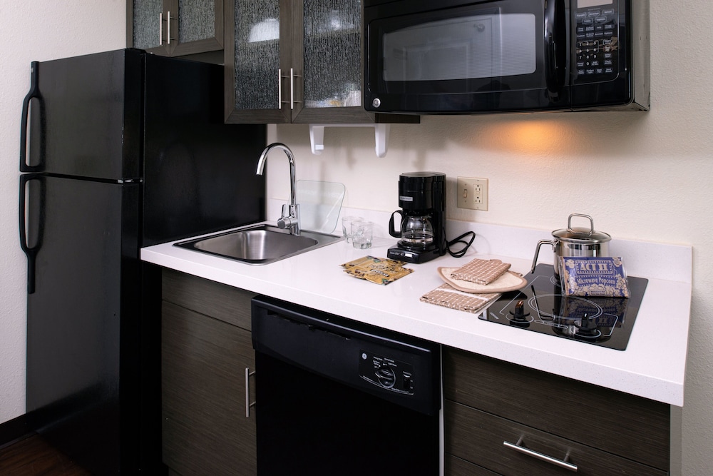 Candlewood Suites Olathe by IHG - photo 9