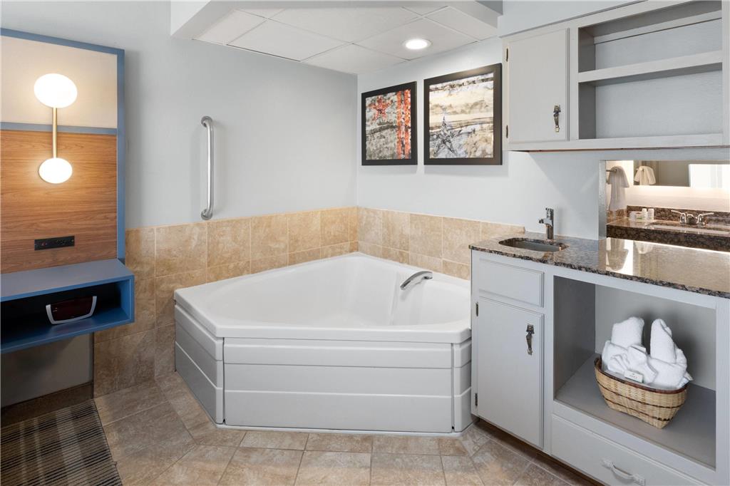 AmericInn by Wyndham Chippewa Falls - photo 29