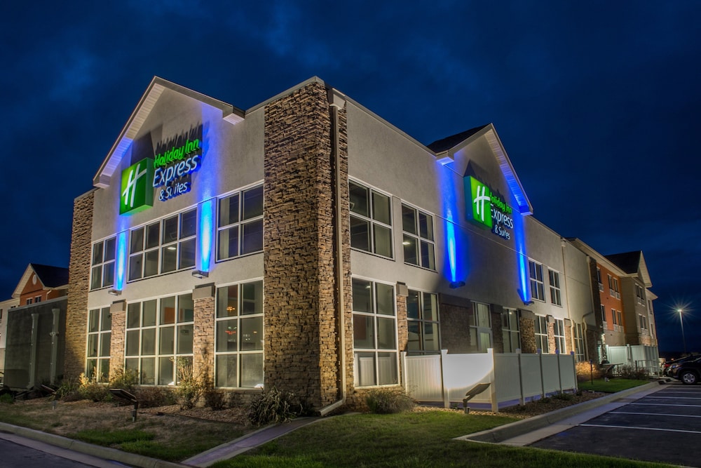 Holiday Inn Express Hotel & Suites Rapid City by IHG - photo 31