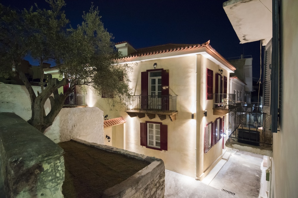 Pension Dafni — 4-Star Luxury Hotel in Nafplio, Greece