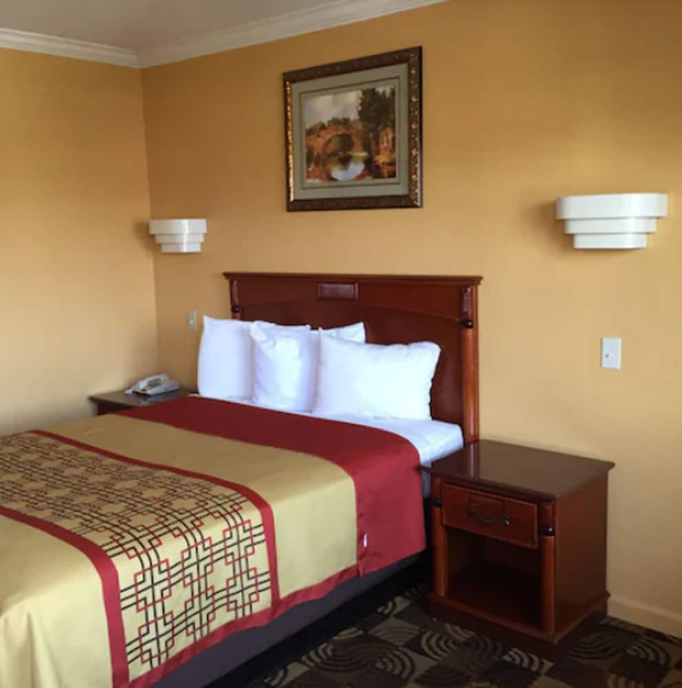 National City Motel - photo 9