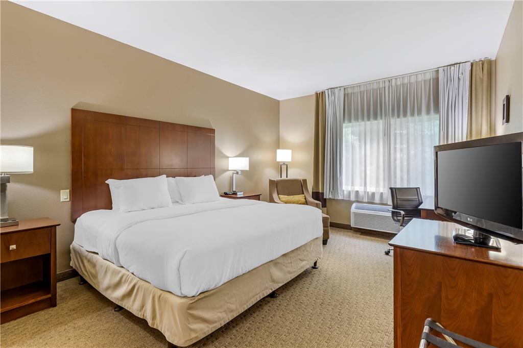 Comfort Inn & Suites East Moline near I 80 - photo 21