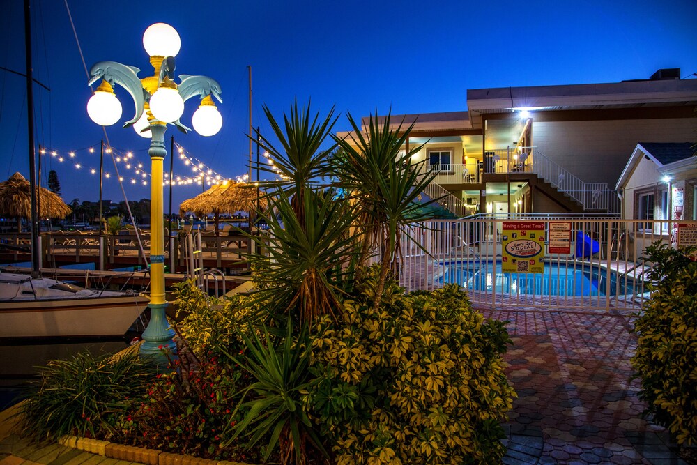 Bay Palms Waterfront Resort Hotel and Marina - photo 35