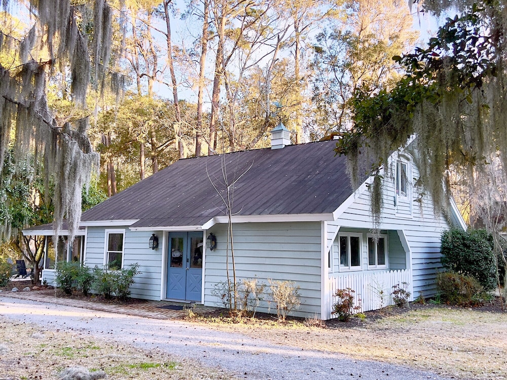 Wicklow Hall in Georgetown, United States