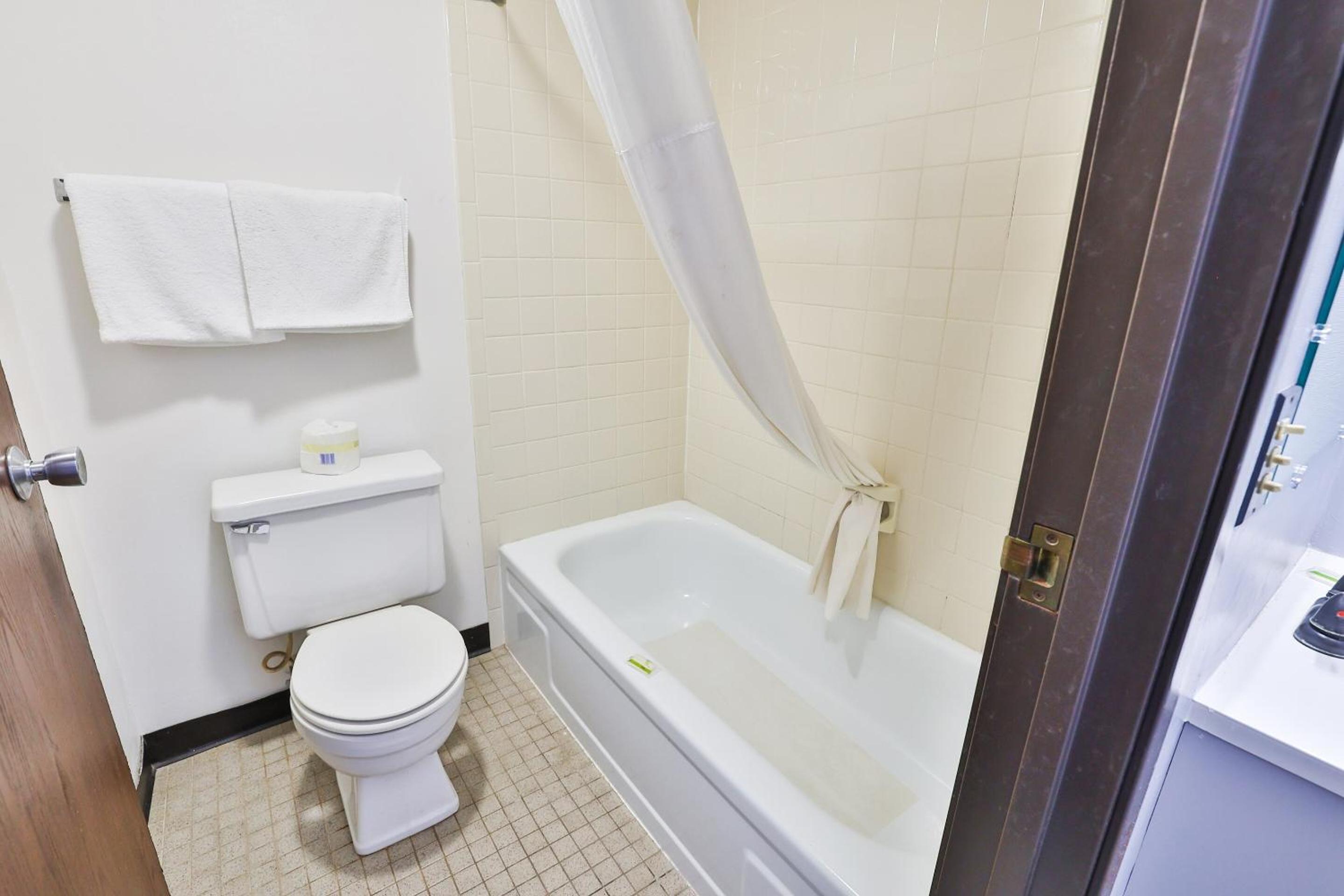 OYO Hotel Pipestone MN Canterbury Park - photo 45
