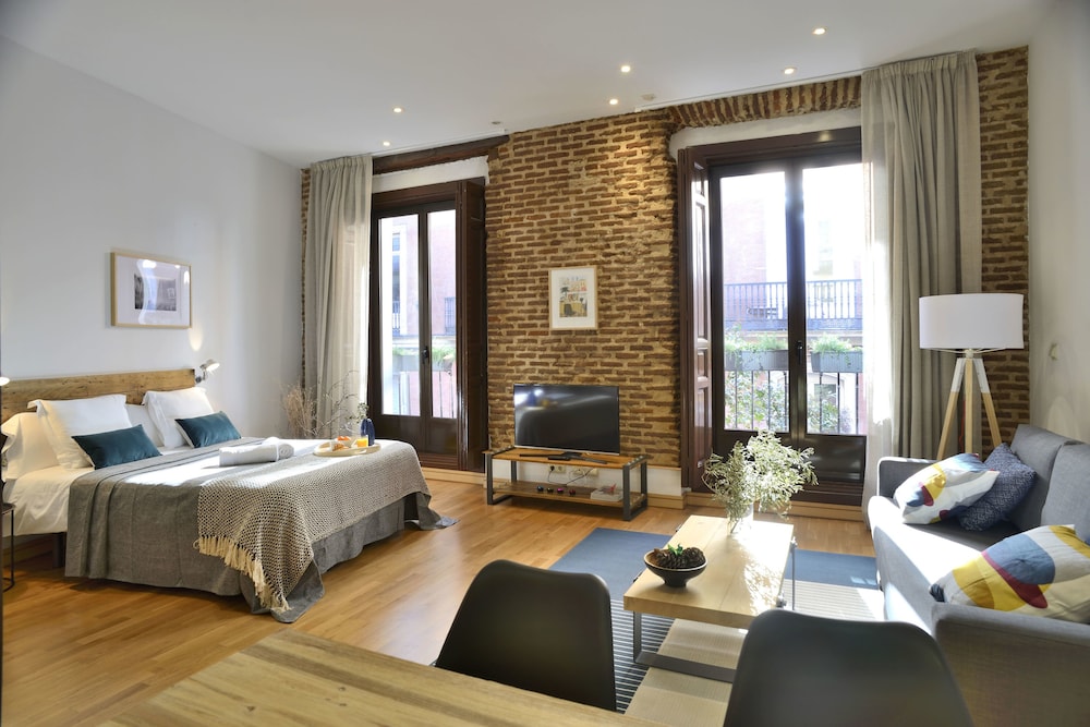 Aspasios San Mateo Boutique Apartments — 4-Star Luxury Hotel in Madrid, Spain