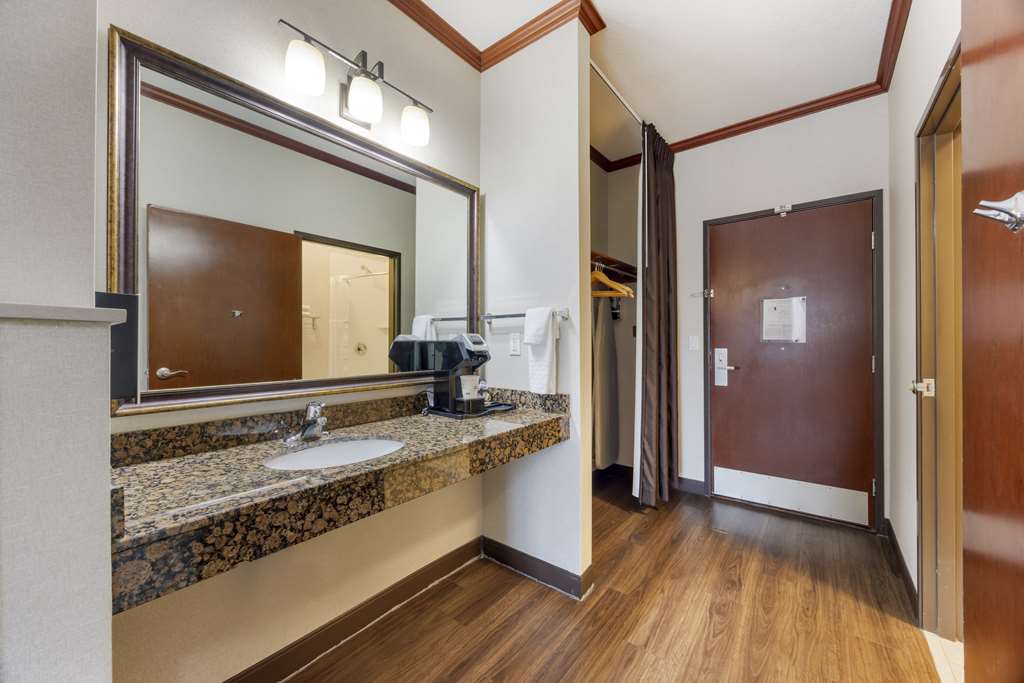 Best Western Plus Northwind Inn & Suites - photo 22