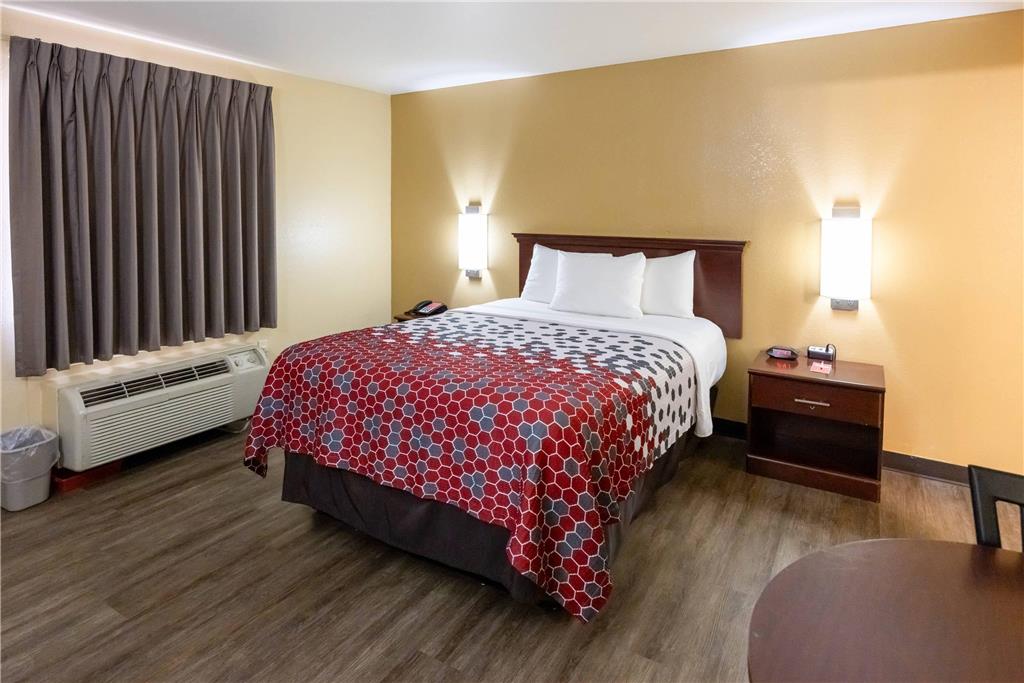 Econo Lodge McAlester - photo 9