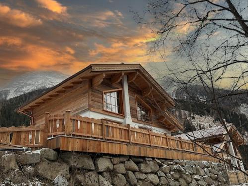 Chalet am Bachl 2 — 4-Star Luxury Hotel in Flattach, Austria