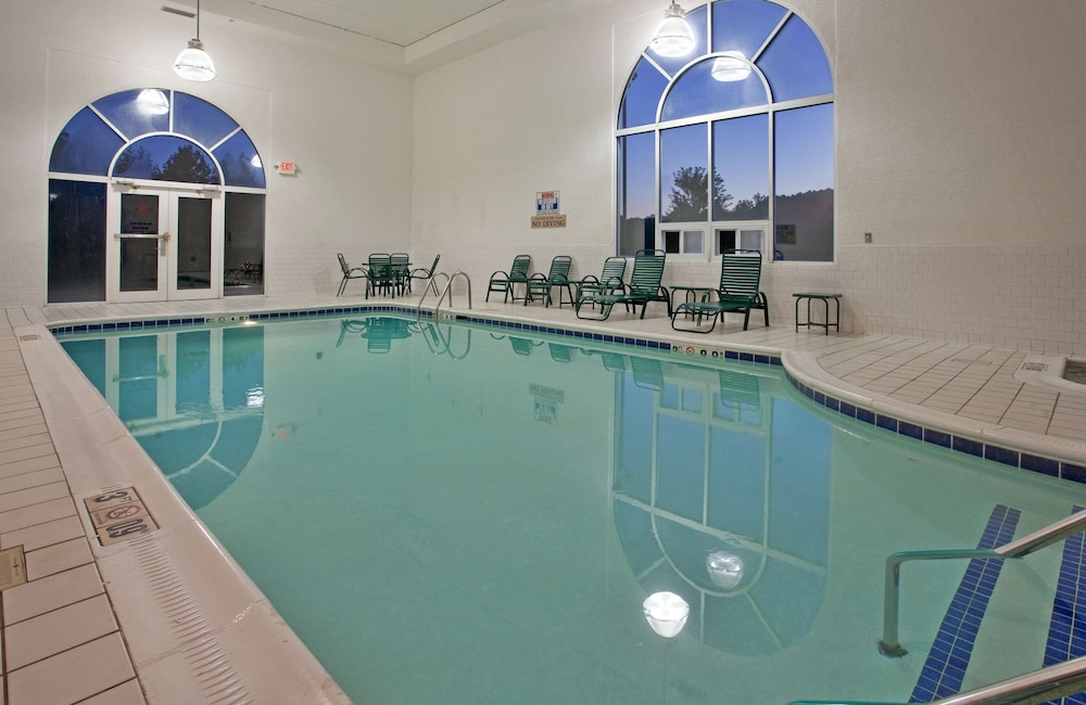 Country Inn & Suites Somerset