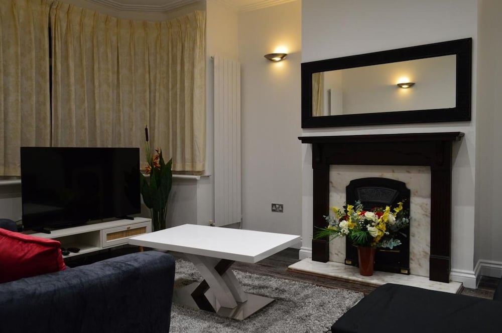 Harrow sleeps10 privategarden 3br freeparking wifi in Harrow, United Kingdom